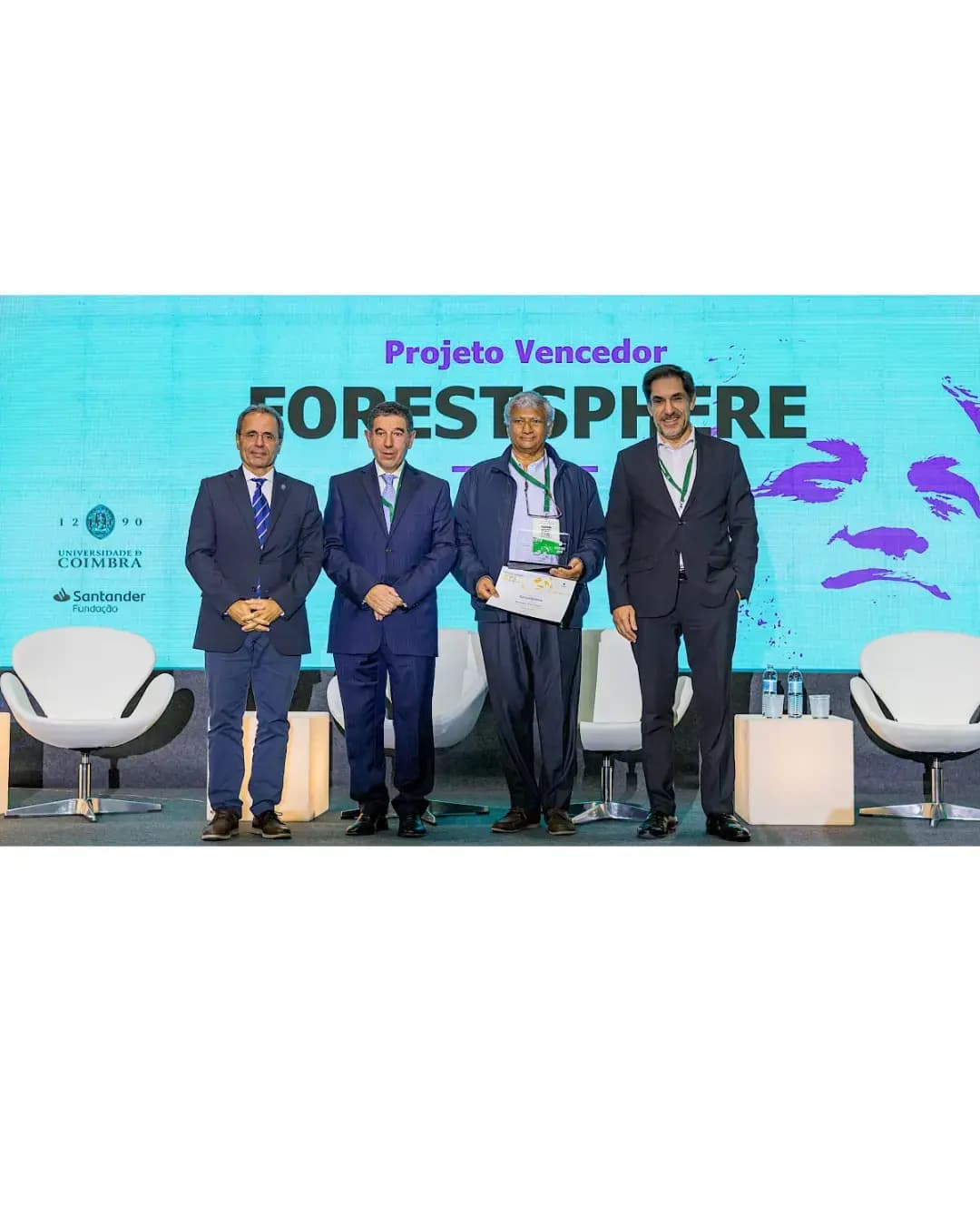 Representantes do Gémeo Digital Forestphere no palco a receber o prémio